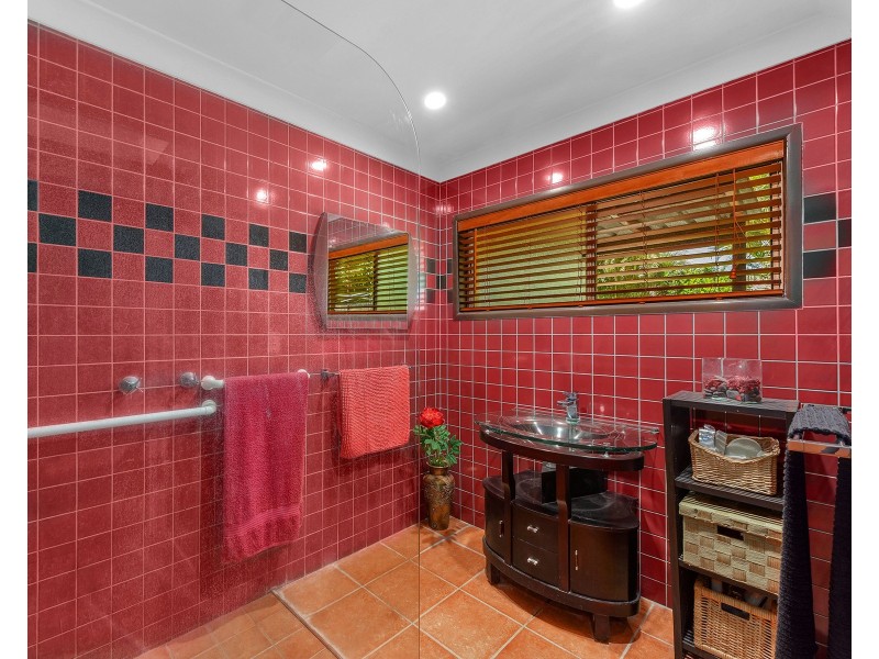 11 Hyacinth Street, Daisy Hill QLD 4127