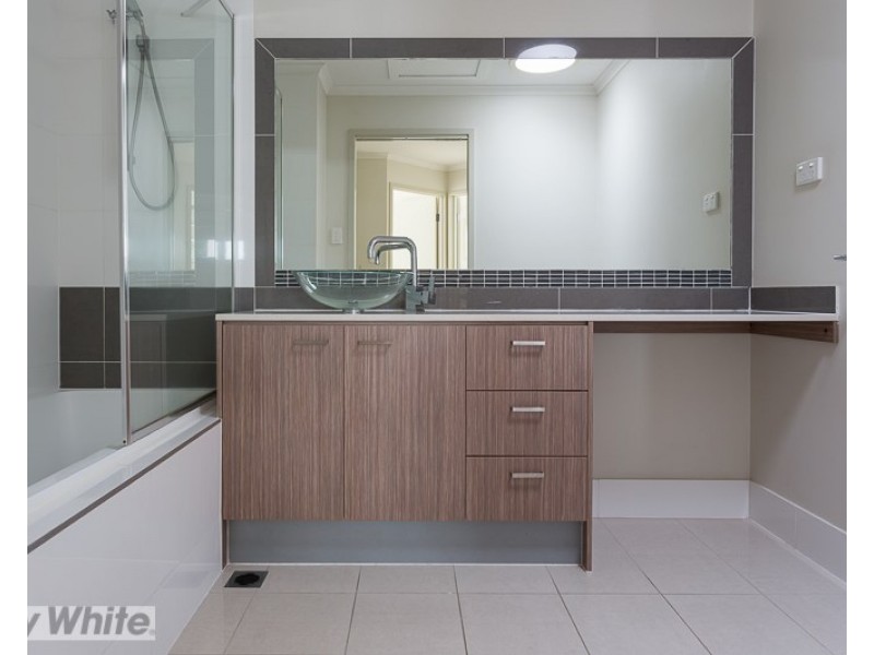 9 Ames Street, Coorparoo QLD 4151