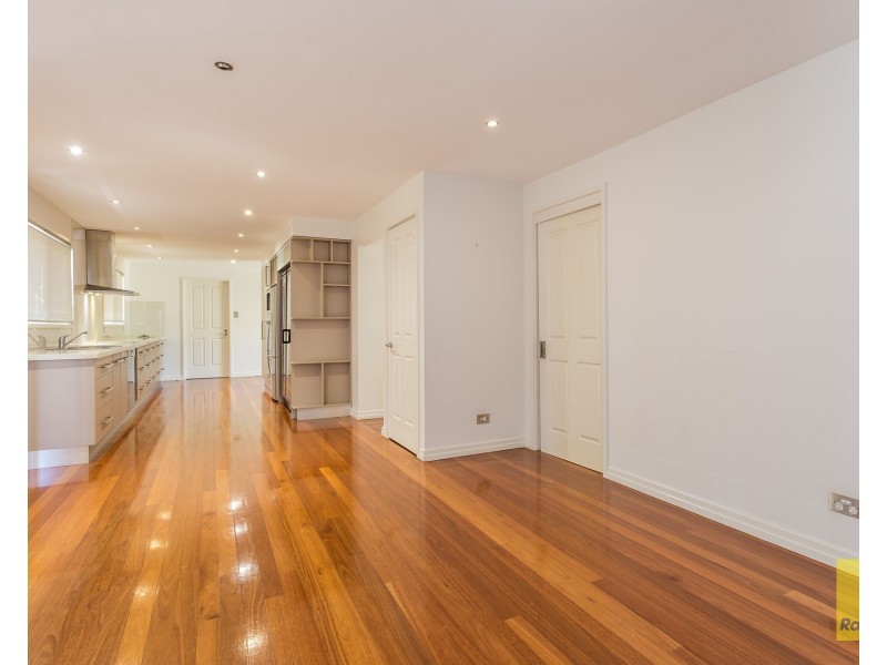 2 Talwood Court, Carindale QLD 4152