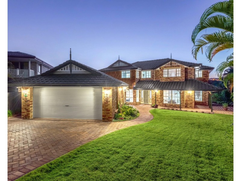 54 St Andrews Crescent, Carindale QLD 4152