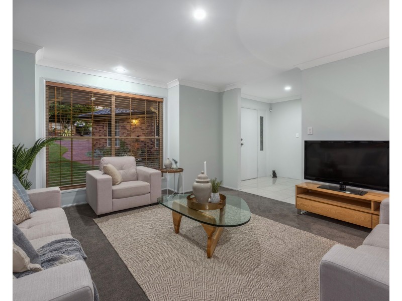 54 St Andrews Crescent, Carindale QLD 4152