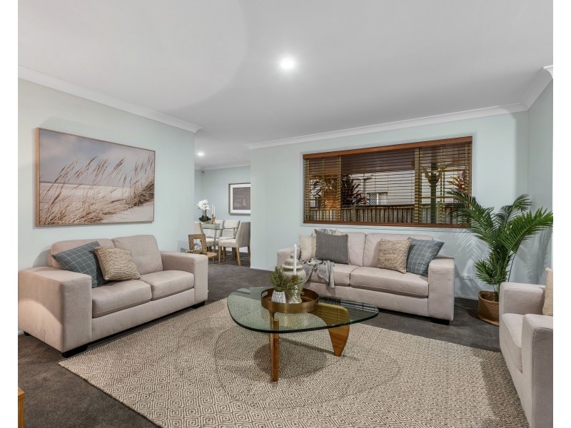 54 St Andrews Crescent, Carindale QLD 4152