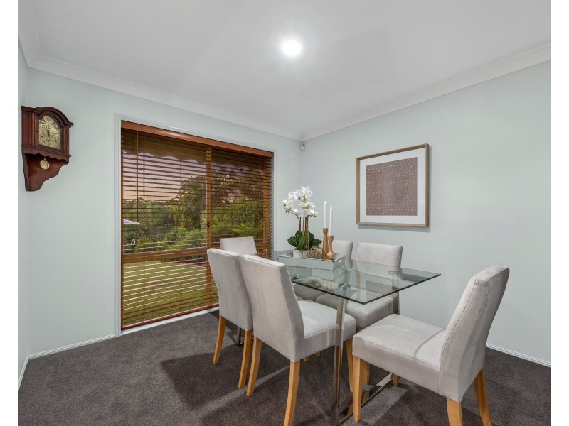 54 St Andrews Crescent, Carindale QLD 4152