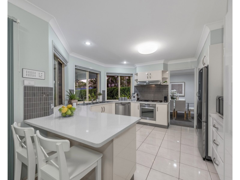 54 St Andrews Crescent, Carindale QLD 4152