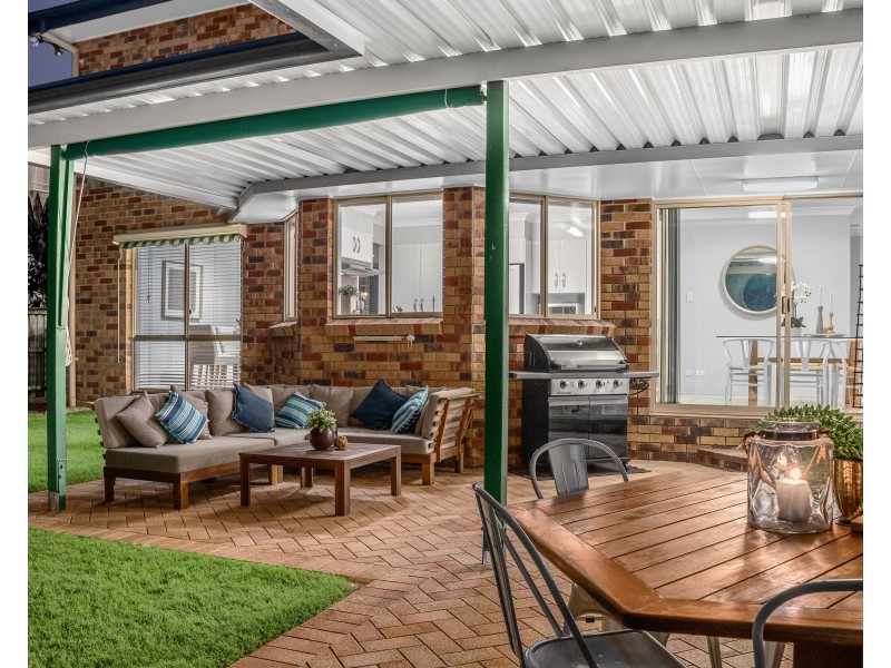 54 St Andrews Crescent, Carindale QLD 4152