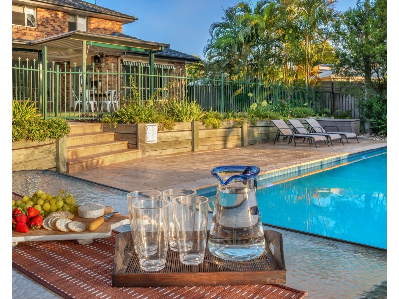 54 St Andrews Crescent, Carindale QLD 4152