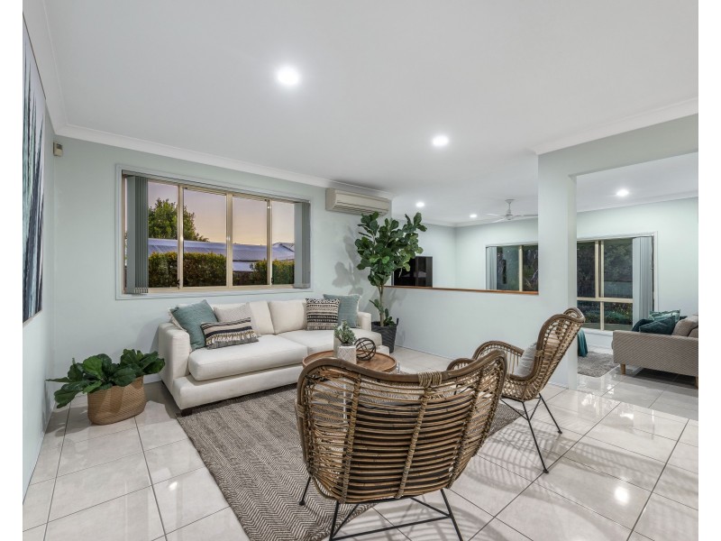 54 St Andrews Crescent, Carindale QLD 4152