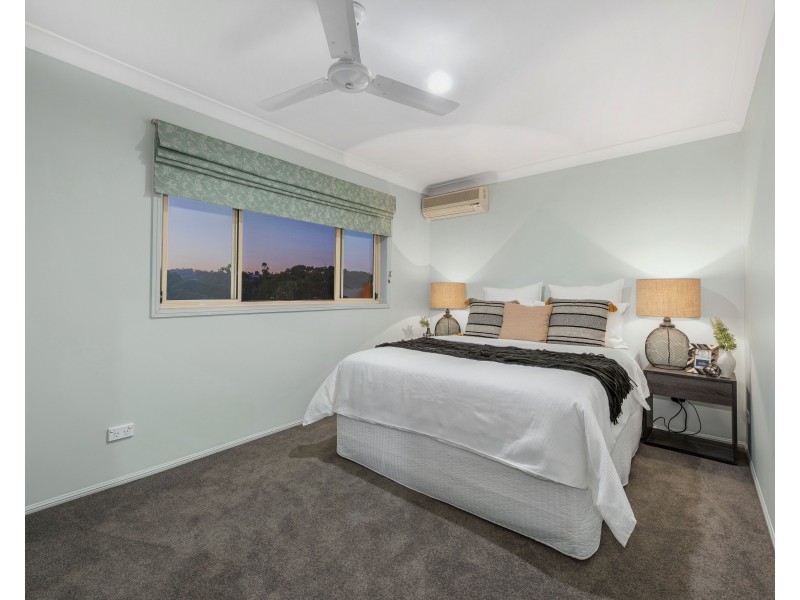 54 St Andrews Crescent, Carindale QLD 4152