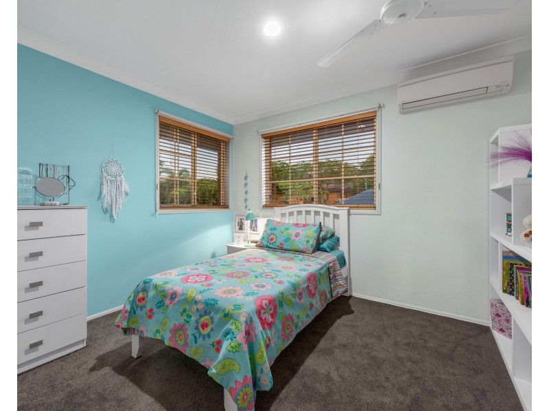 54 St Andrews Crescent, Carindale QLD 4152