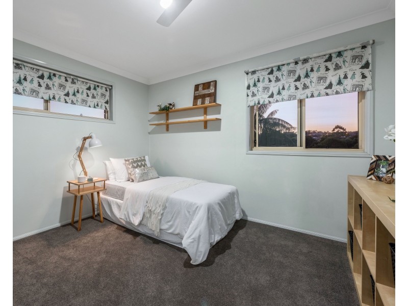 54 St Andrews Crescent, Carindale QLD 4152