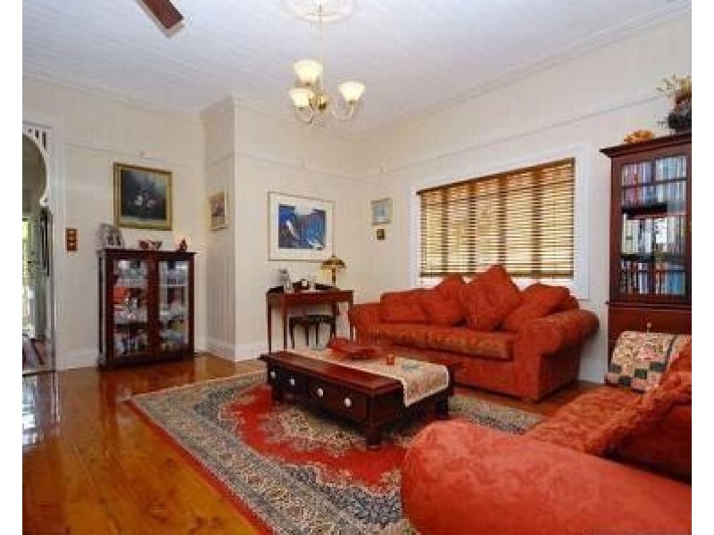 14 Frank Street, Norman Park QLD 4170