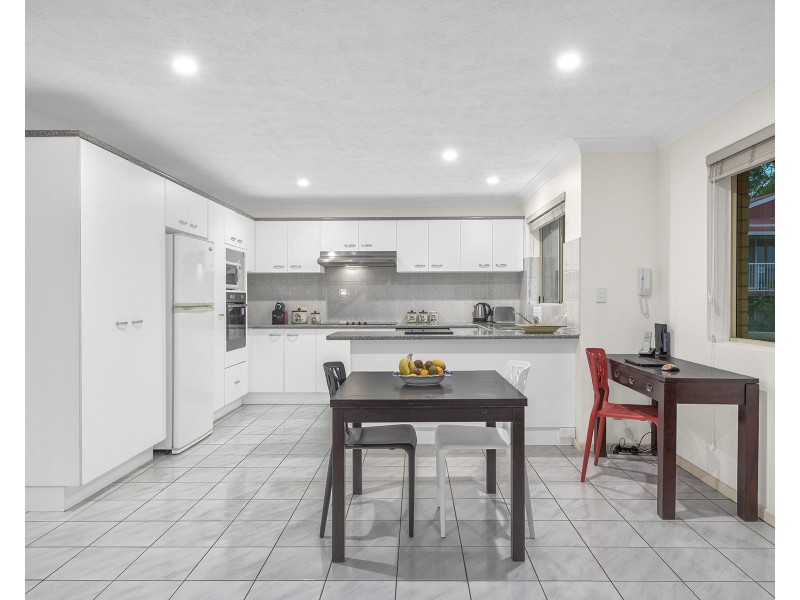 6/98 Pembroke Road, Coorparoo QLD 4151