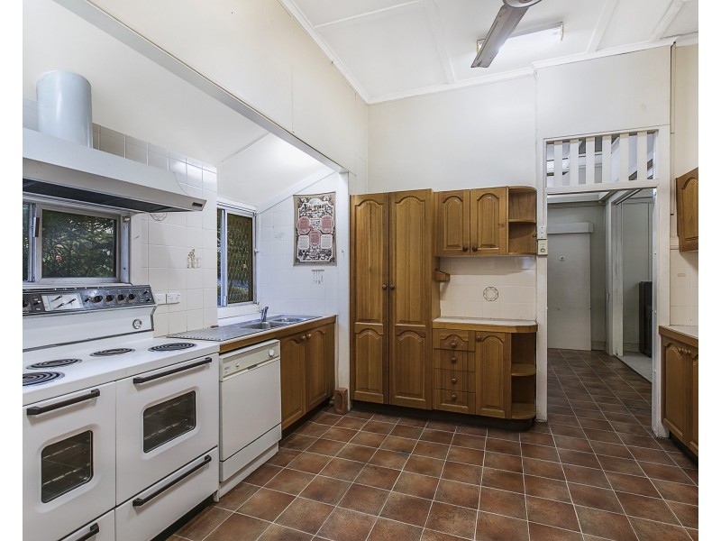 32 Brodie Street, Holland Park West QLD 4121