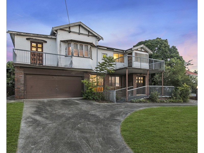 32 Brodie Street, Holland Park West QLD 4121