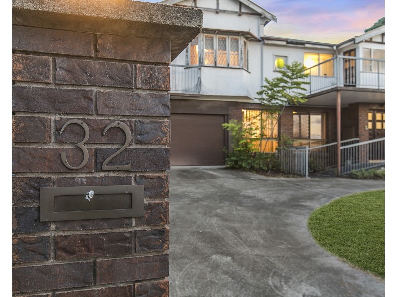 32 Brodie Street, Holland Park West QLD 4121