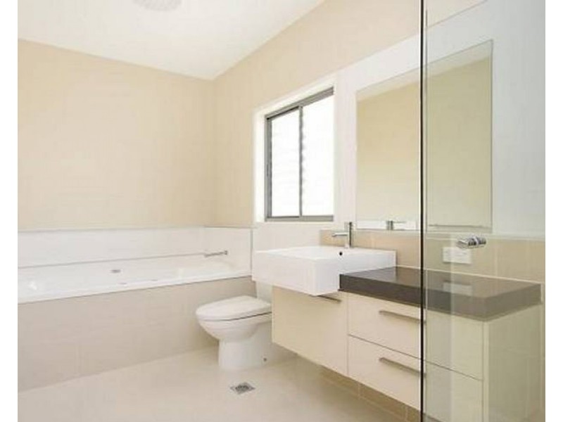 1217 Stanley Street East, Coorparoo QLD 4151