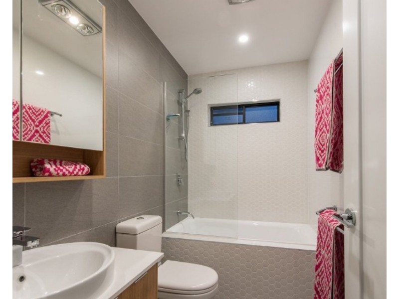 2/29 Ninth Avenue, Coorparoo QLD 4151