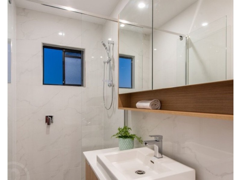 2/29 Ninth Avenue, Coorparoo QLD 4151