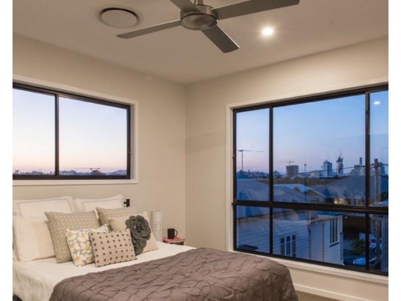 2/29 Ninth Avenue, Coorparoo QLD 4151