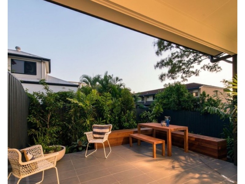 2/29 Ninth Avenue, Coorparoo QLD 4151