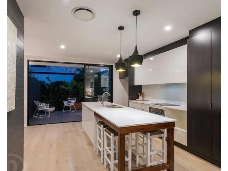 2/29 Ninth Avenue, Coorparoo QLD 4151