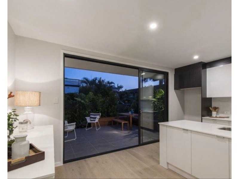 2/29 Ninth Avenue, Coorparoo QLD 4151