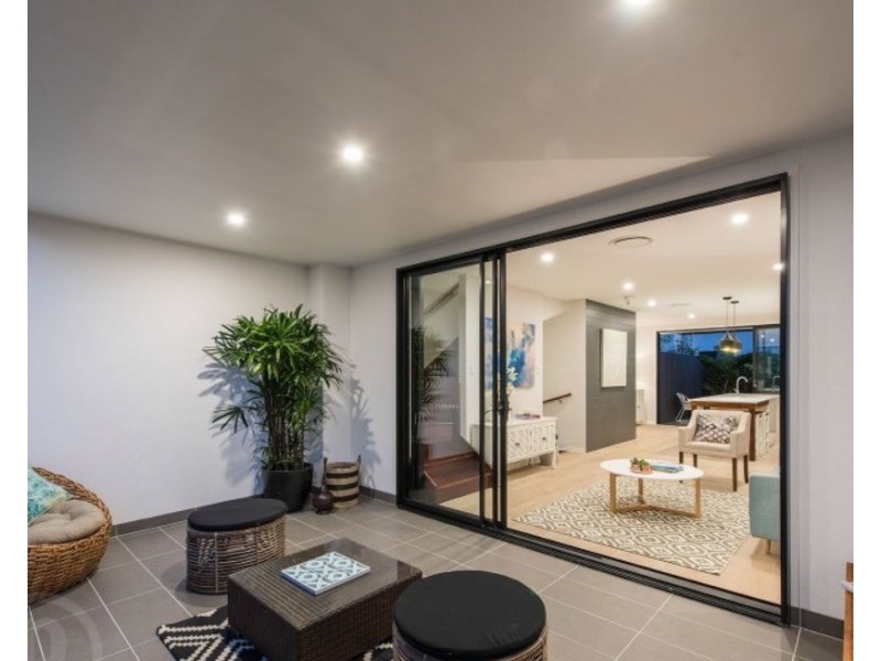 2/29 Ninth Avenue, Coorparoo QLD 4151