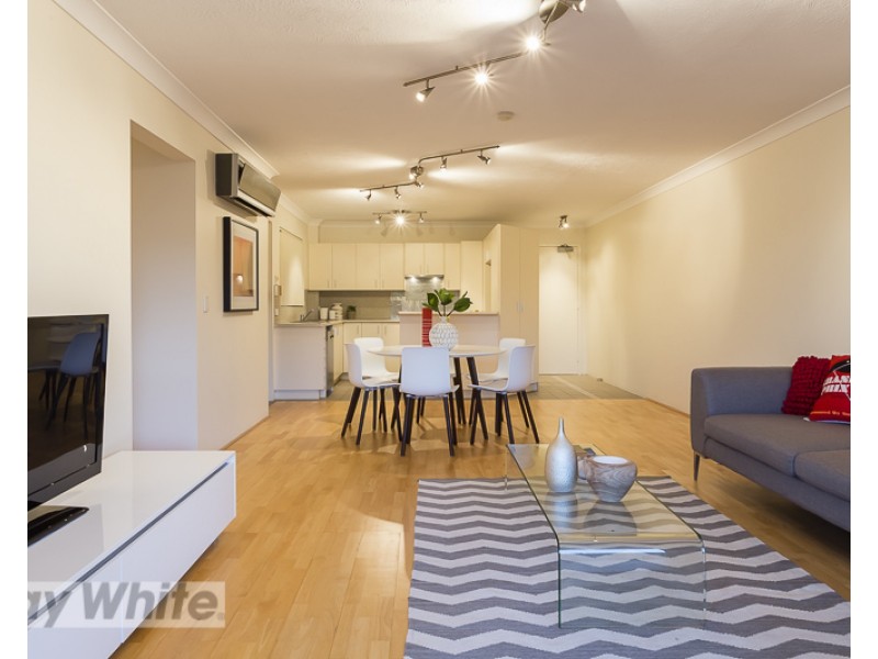 2/85 Kitchener Street, Coorparoo QLD 4151