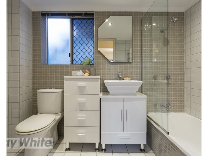 2/85 Kitchener Street, Coorparoo QLD 4151