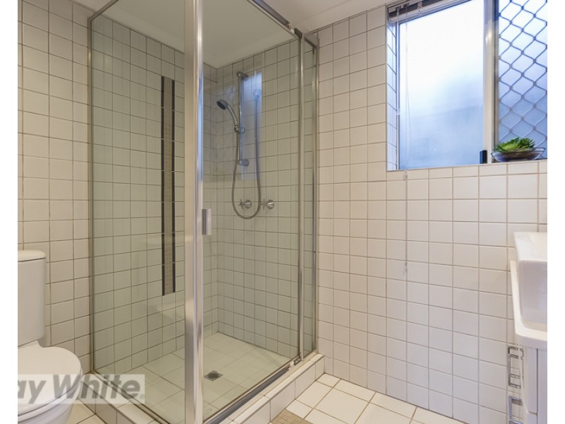 2/85 Kitchener Street, Coorparoo QLD 4151