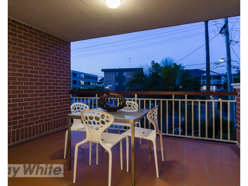 2/85 Kitchener Street, Coorparoo QLD 4151
