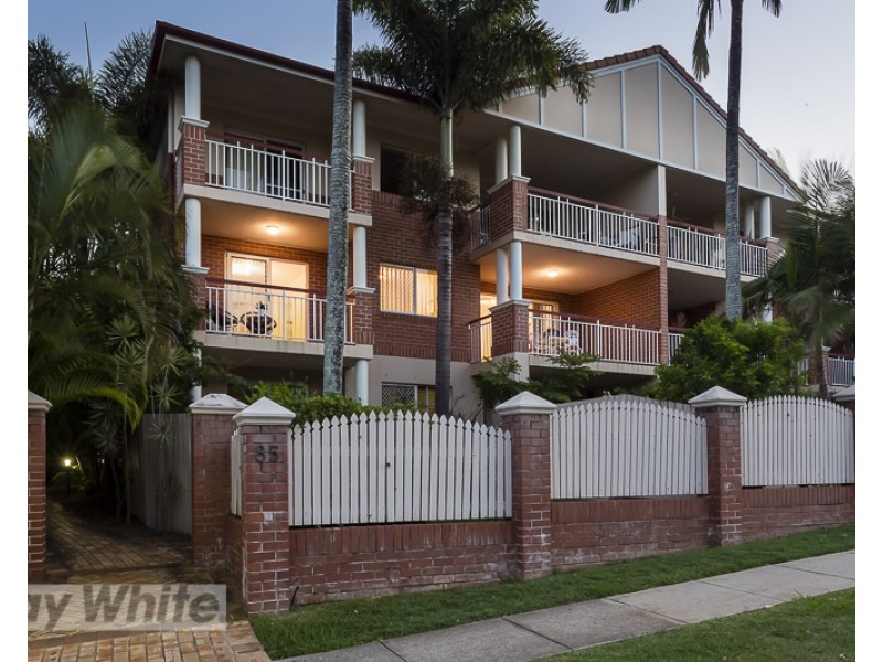 2/85 Kitchener Street, Coorparoo QLD 4151