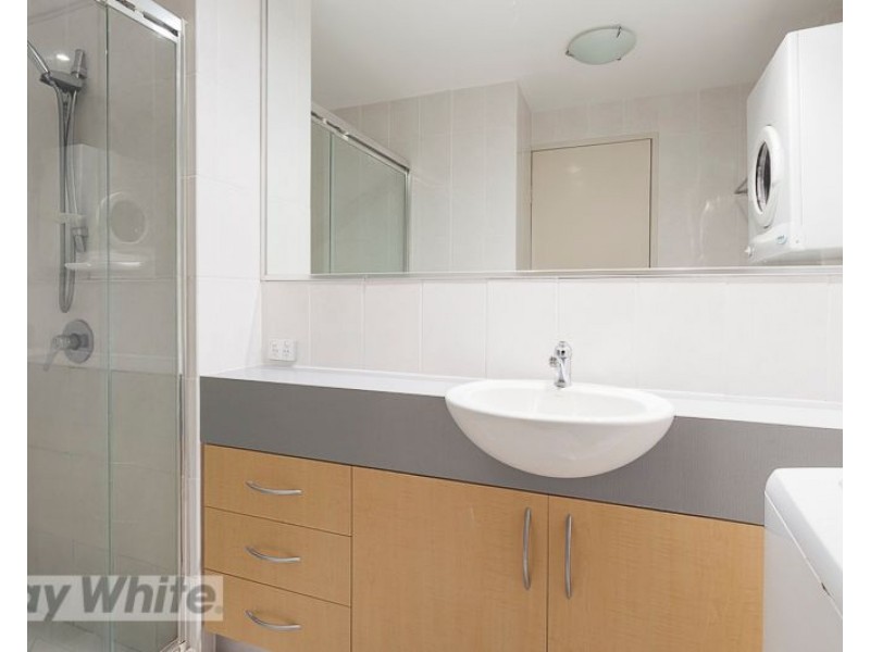 1/387 Cavendish Road, Coorparoo QLD 4151