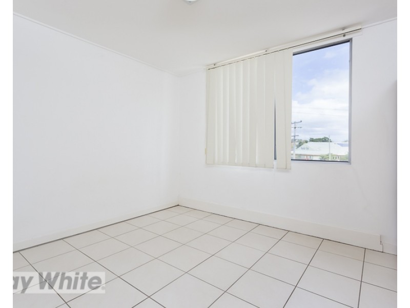 4/387 Cavendish Road, Coorparoo QLD 4151