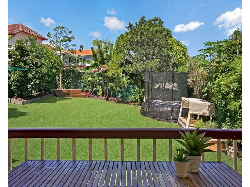 10 Stodart Street, Coorparoo QLD 4151