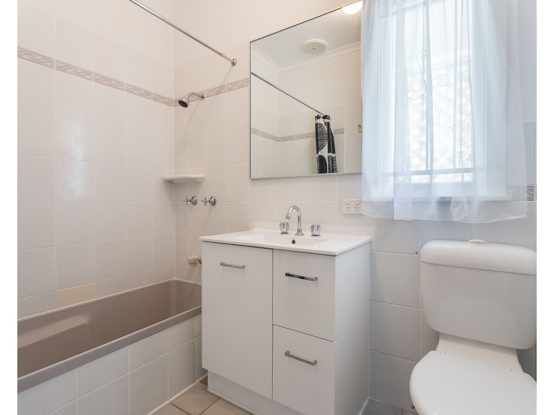 66 Greenmount Avenue, Holland Park QLD 4121