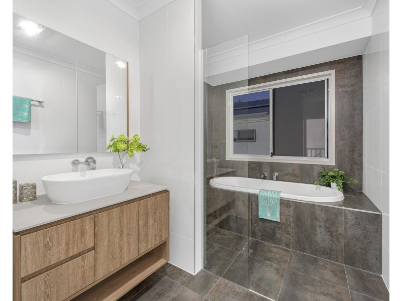 44 Pampling Street, Camp Hill QLD 4152