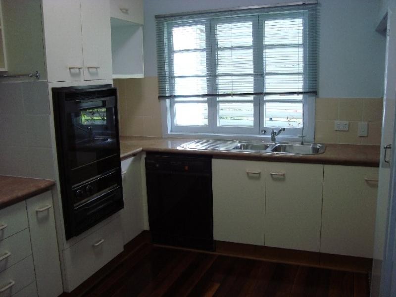 17 Captain Street, Holland Park West QLD 4121