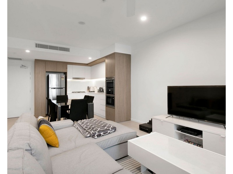 2102/123 Cavendish Road, Coorparoo QLD 4151