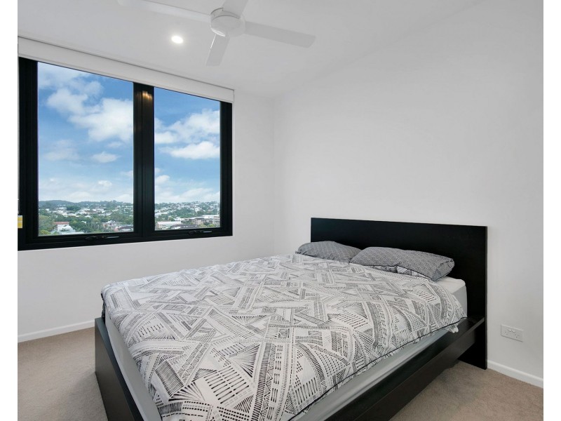 2102/123 Cavendish Road, Coorparoo QLD 4151