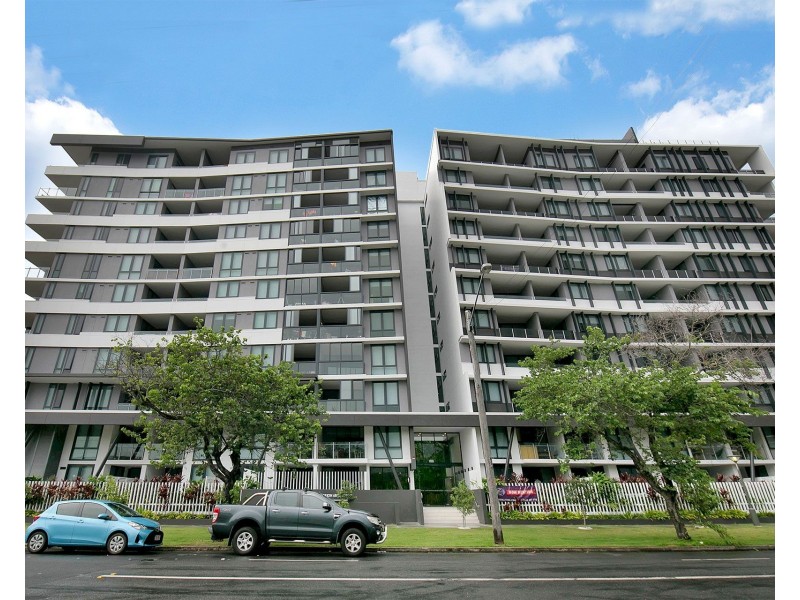 2102/123 Cavendish Road, Coorparoo QLD 4151