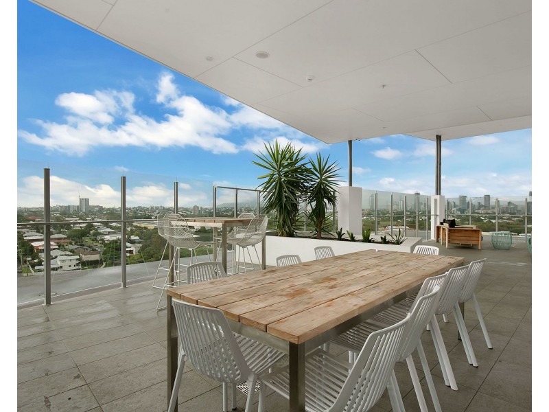 2102/123 Cavendish Road, Coorparoo QLD 4151