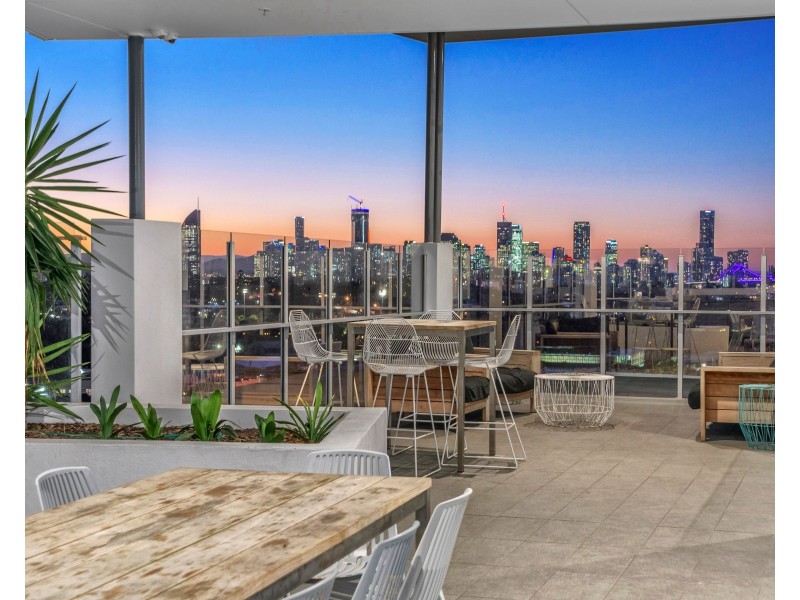 1103/123 Cavendish Road, Coorparoo QLD 4151