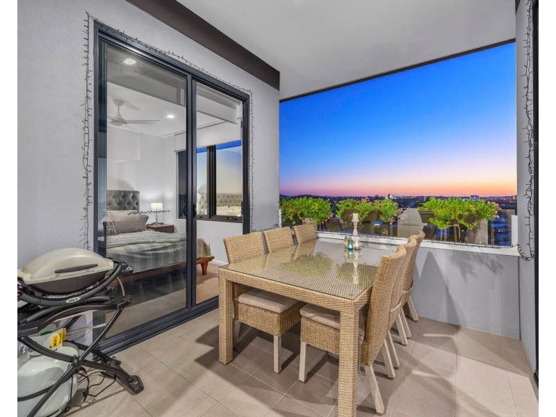 1103/123 Cavendish Road, Coorparoo QLD 4151