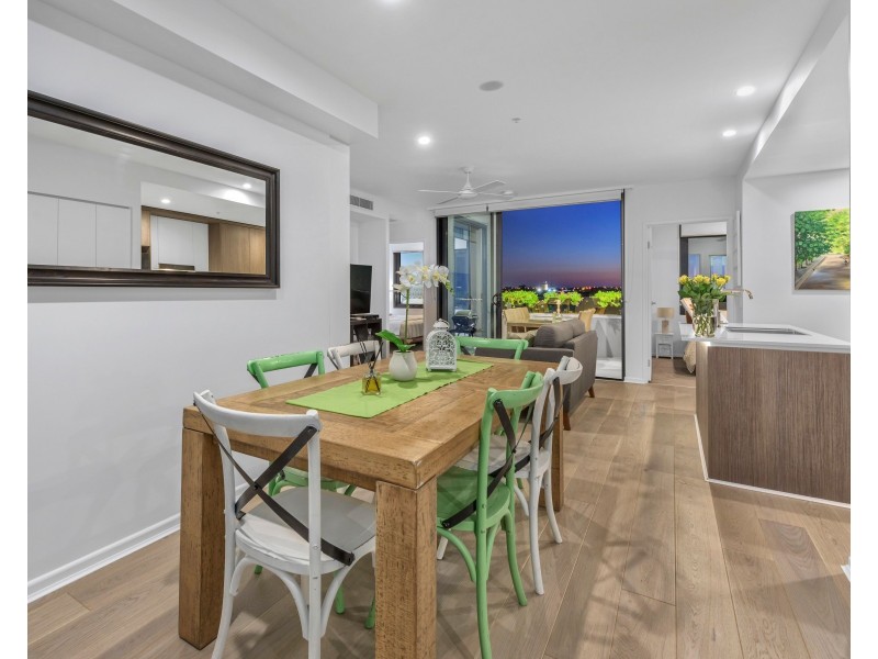 1103/123 Cavendish Road, Coorparoo QLD 4151