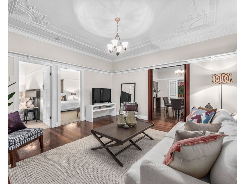 10 Stodart Street, Coorparoo QLD 4151