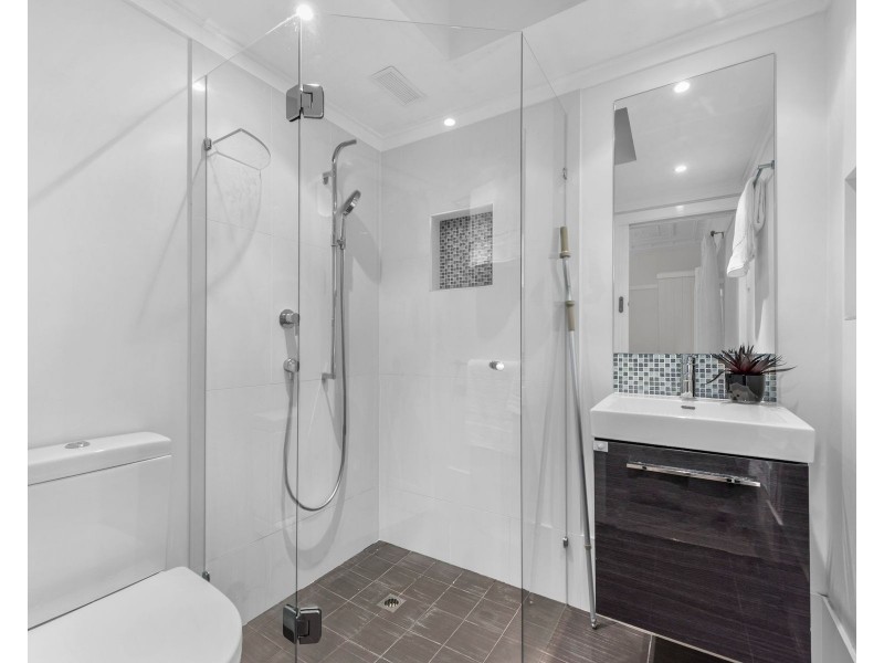 10 Stodart Street, Coorparoo QLD 4151