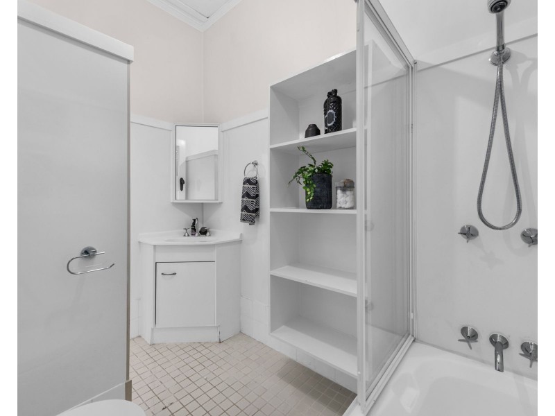 10 Stodart Street, Coorparoo QLD 4151