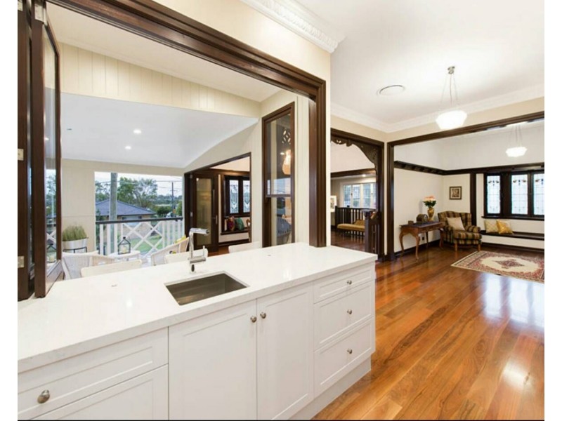 33 Halland Terrace, Camp Hill QLD 4152