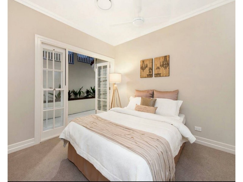 33 Halland Terrace, Camp Hill QLD 4152